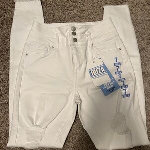 🌸 5 for $20 🌸 Refuge High Rise White Distressed Jeans